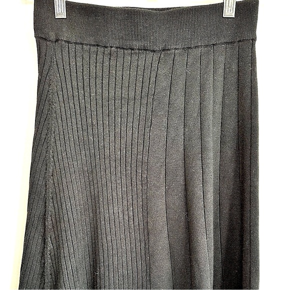 NWT Bishop + Young Black Ribbed Pleated Asymmetrical Midi Skirt Size Small - Picture 13 of 15